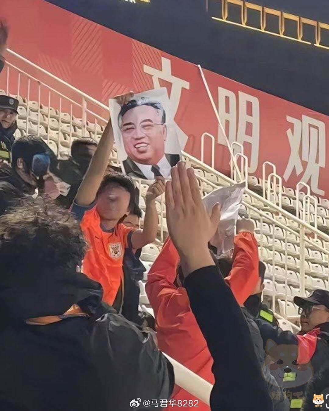 山东球迷手举全斗焕照片事件发酵,韩媒:给光州市民和韩国国民带来了深深的伤害